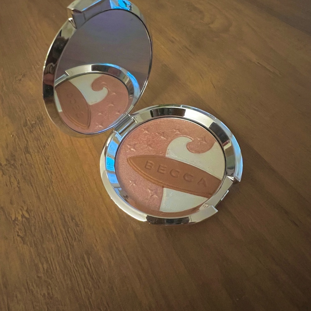 BECCA Shimmering skin perfector